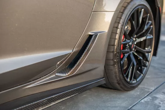 Side skirts vent cover set Z06 style for the Corvette C7